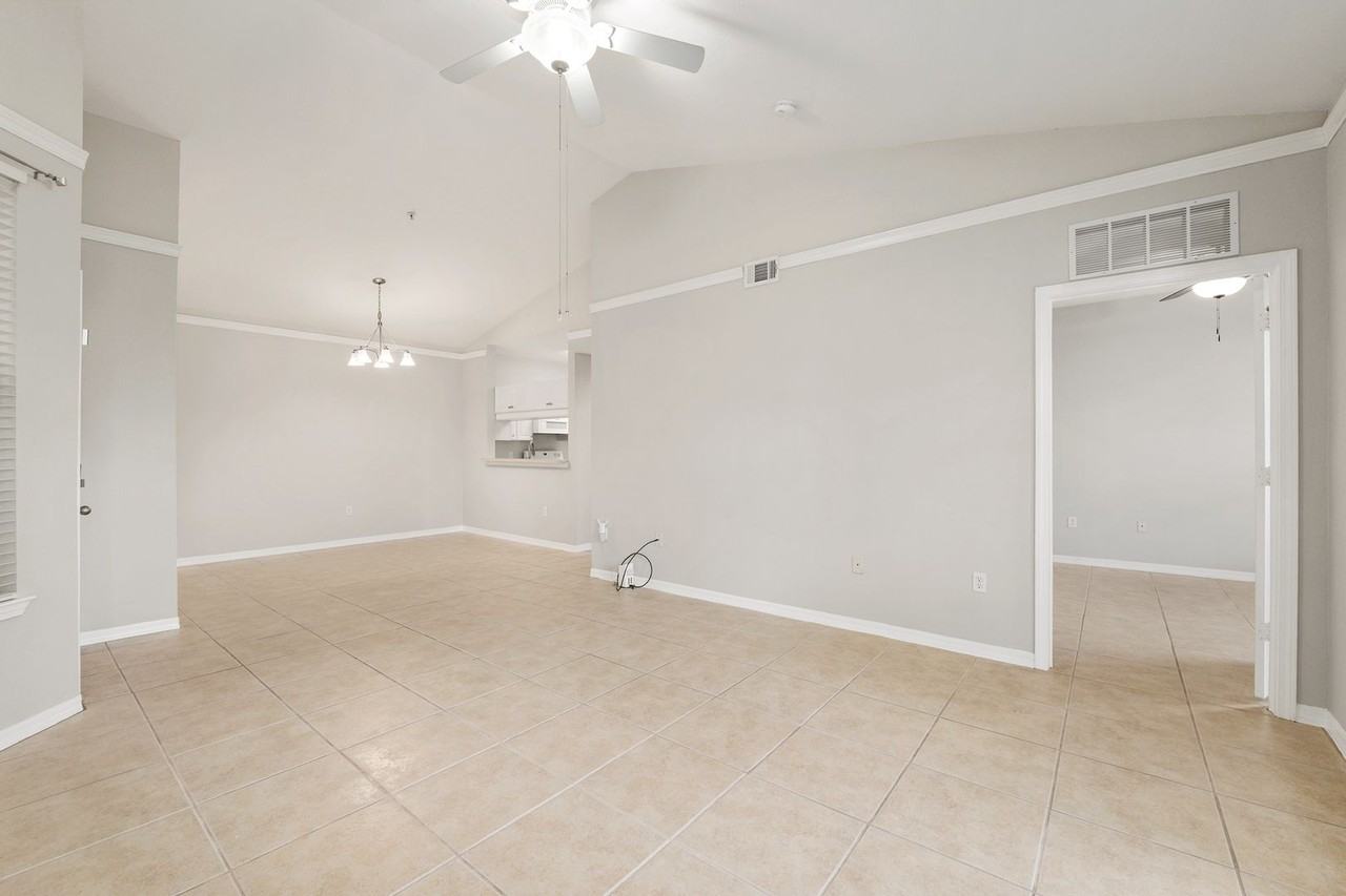 2291 Nw 16th Ter - Photo 4 of 32