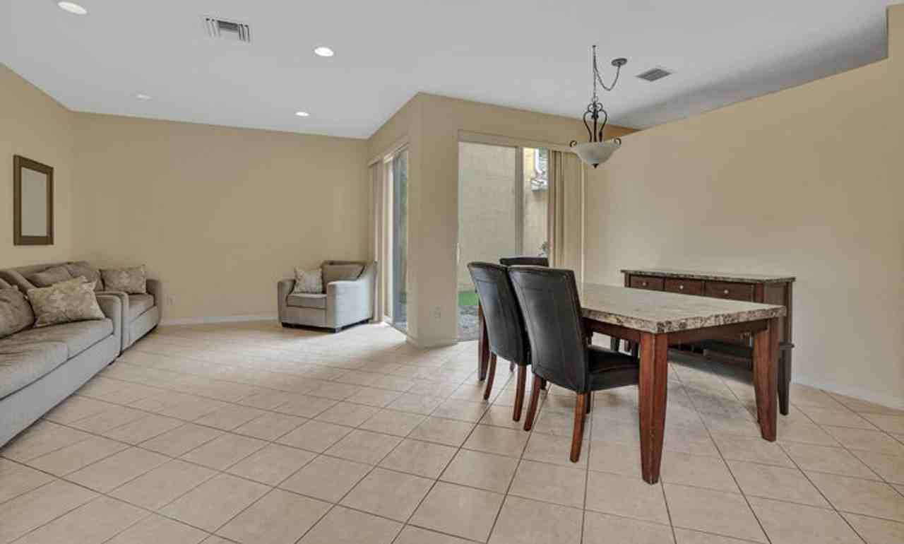 5897 Nw 120th Ter - Photo 4 of 23