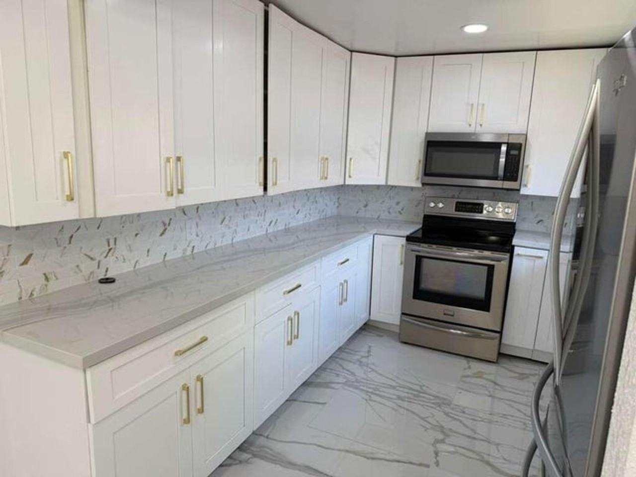 160 Se 15th Ave #A - Photo 2 of 12