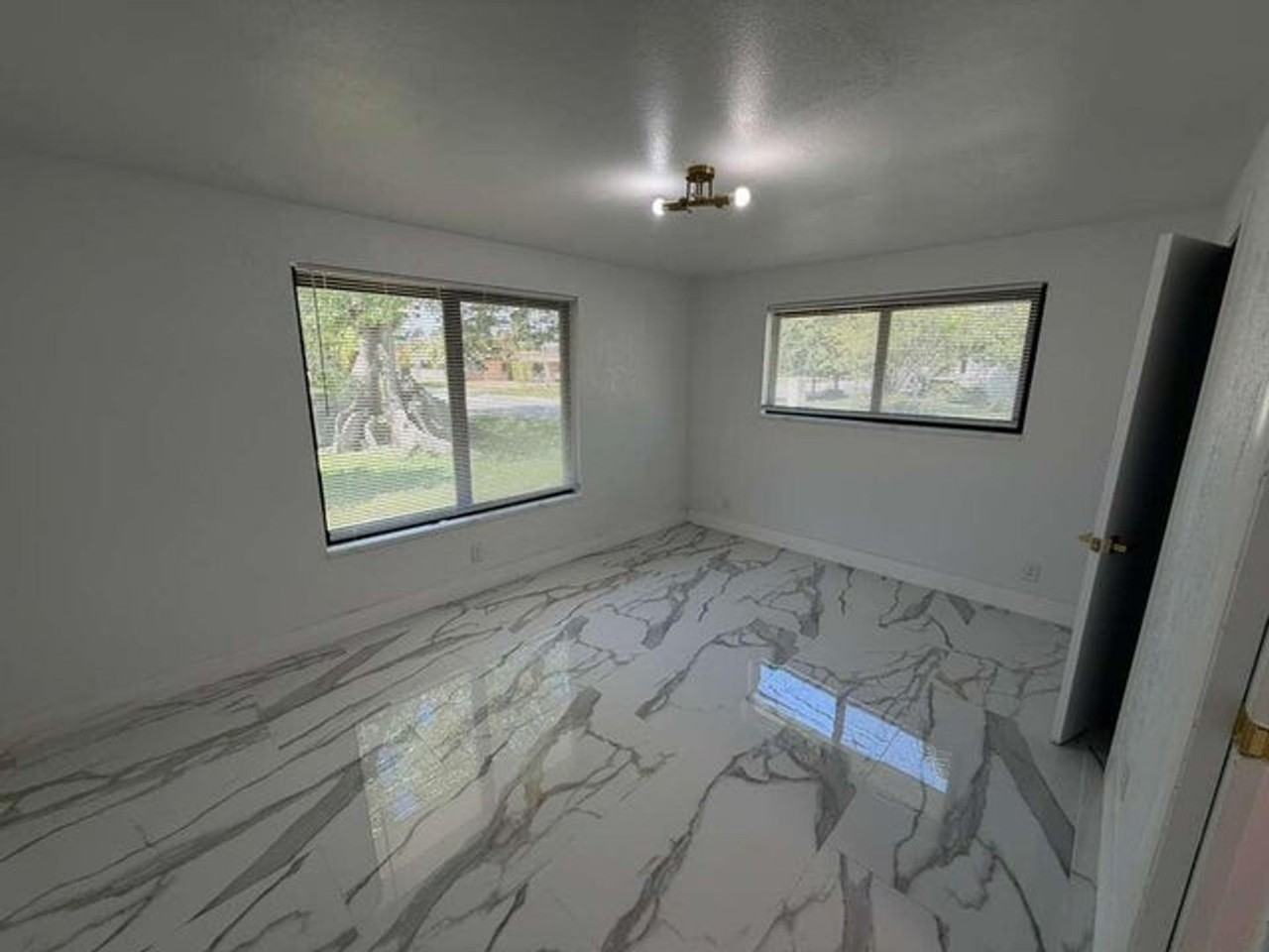 160 Se 15th Ave #A - Photo 5 of 12