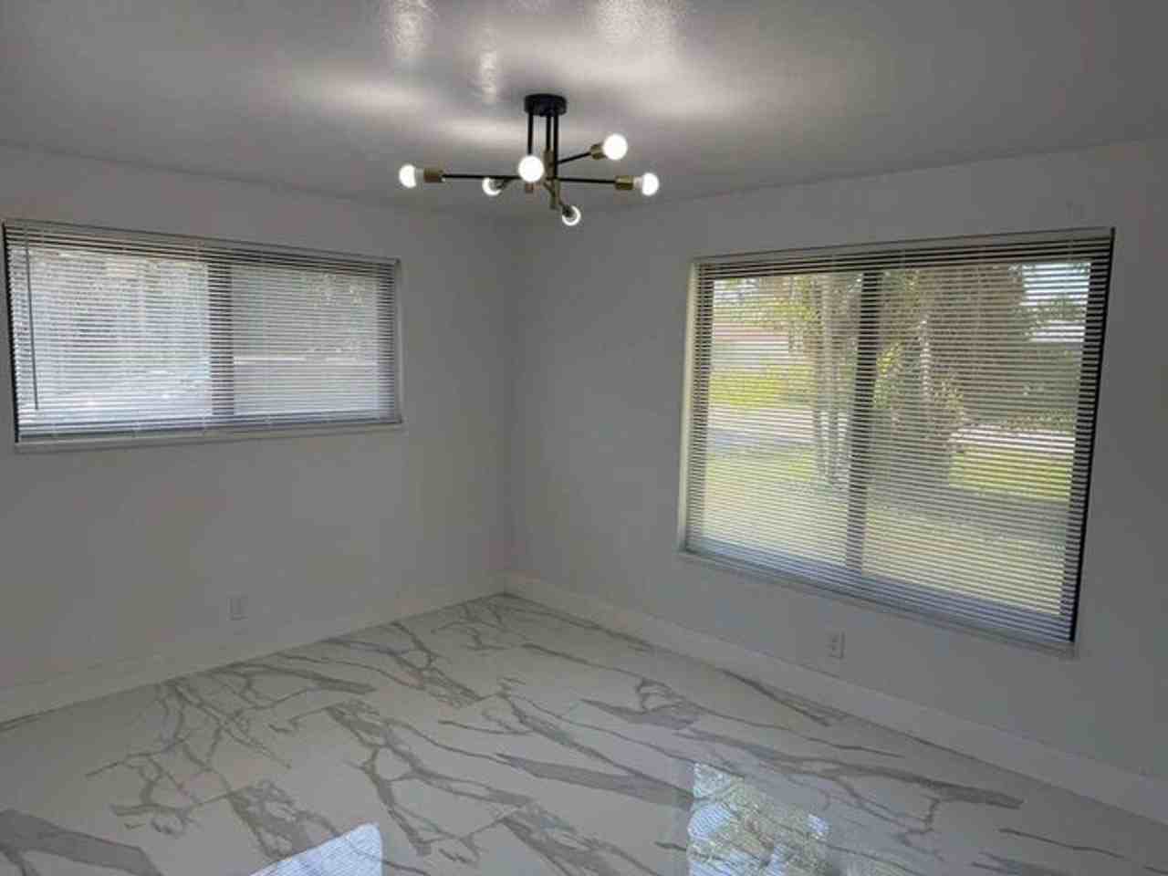 160 Se 15th Ave #A - Photo 6 of 12
