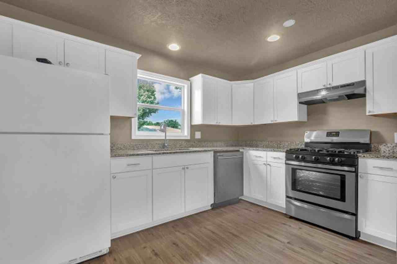 1220 California St - Photo 4 of 14