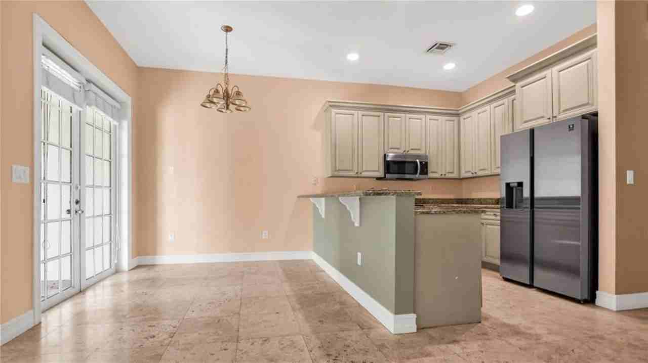 1750 Ne 12th St - Photo 2 of 16