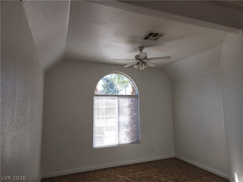 6556 Bradford Ln - Photo 6 of 39