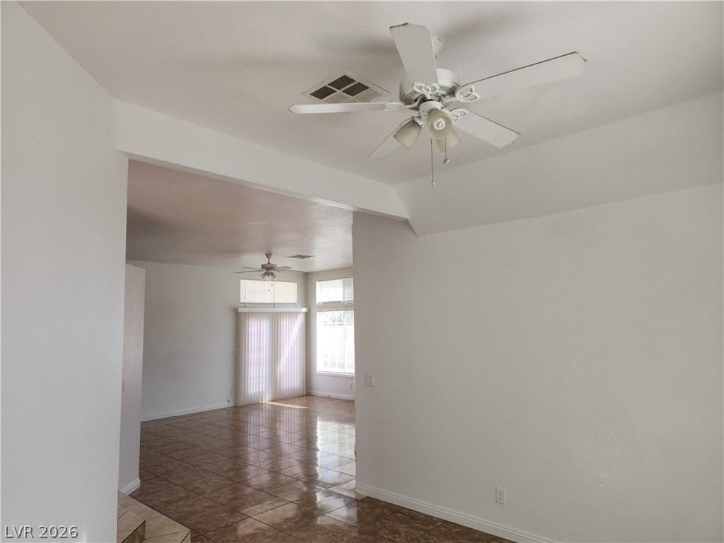 6556 Bradford Ln - Photo 7 of 39