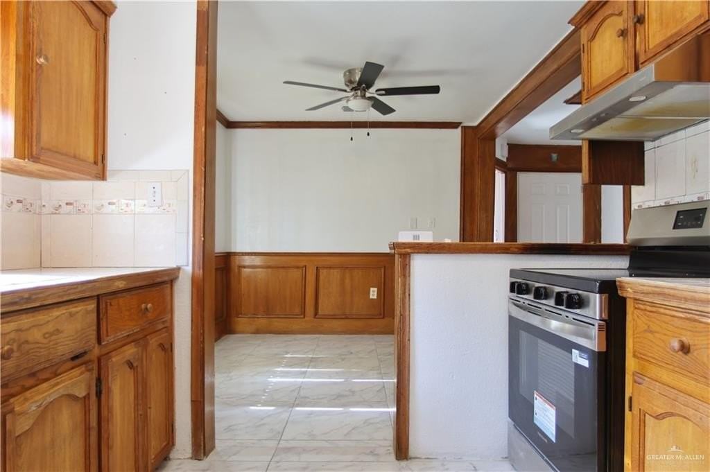 927 E Salazar St - Photo 2 of 16