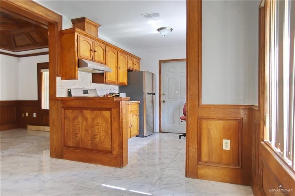 927 E Salazar St - Photo 3 of 16