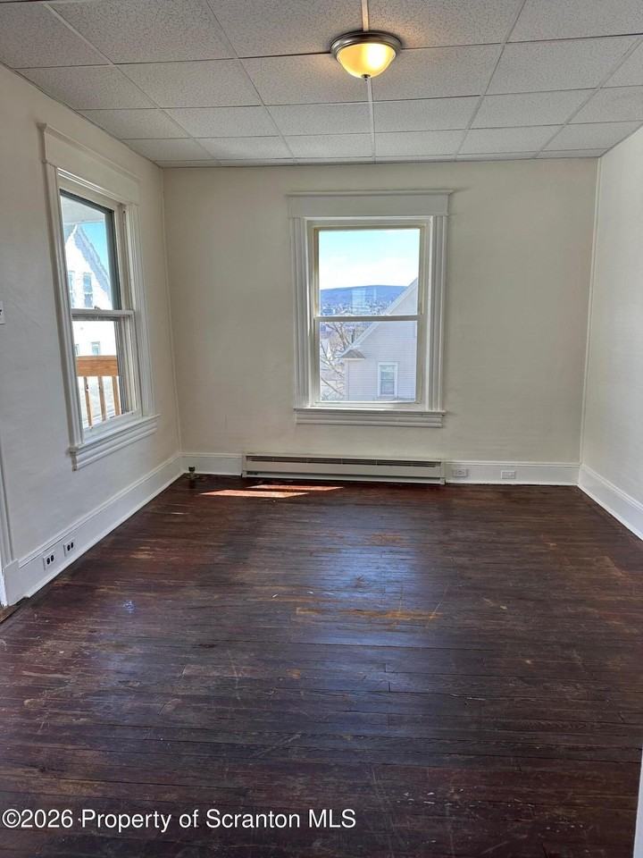 1317 Schlager St - Photo 2 of 20