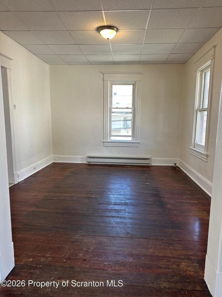 1317 Schlager St - Photo 3 of 20