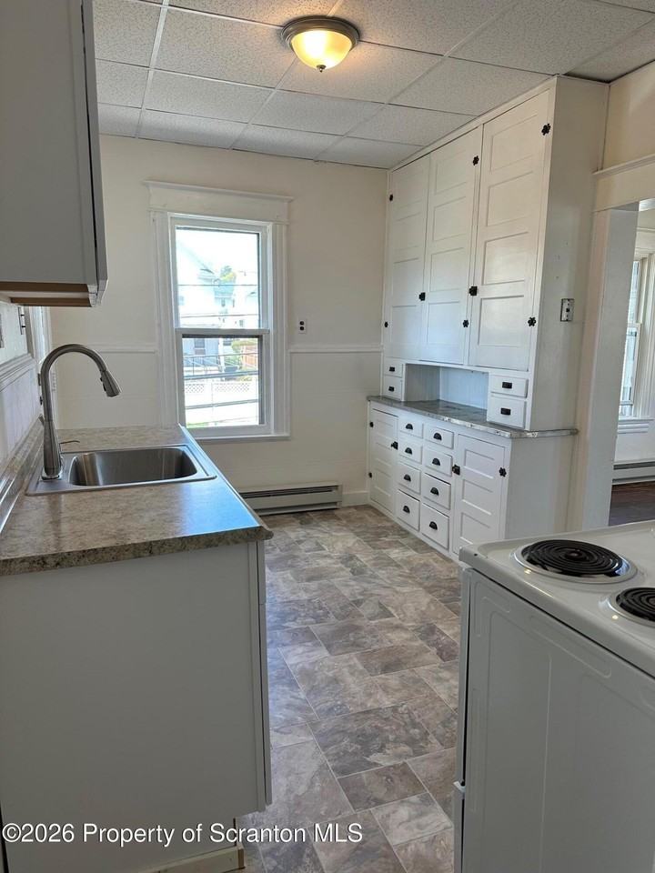 1317 Schlager St - Photo 4 of 20
