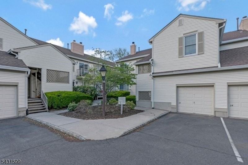 24 Springvalley Blvd - Photo 2 of 25
