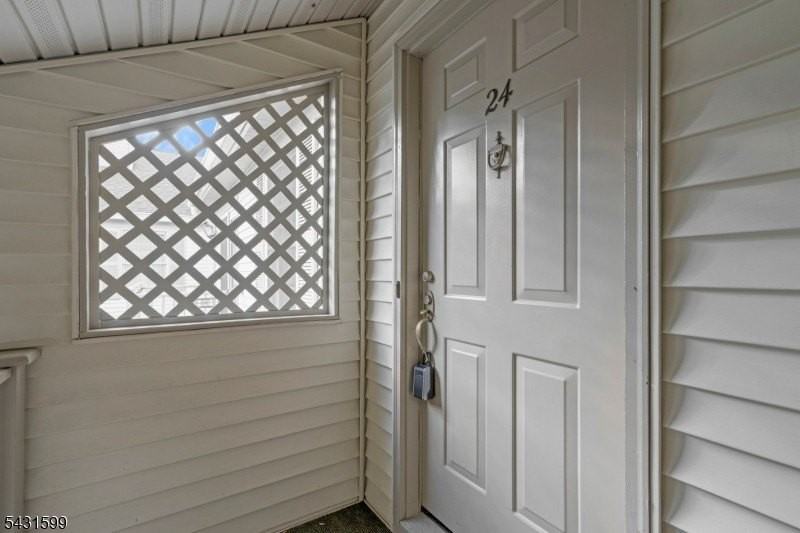 24 Springvalley Blvd - Photo 3 of 25