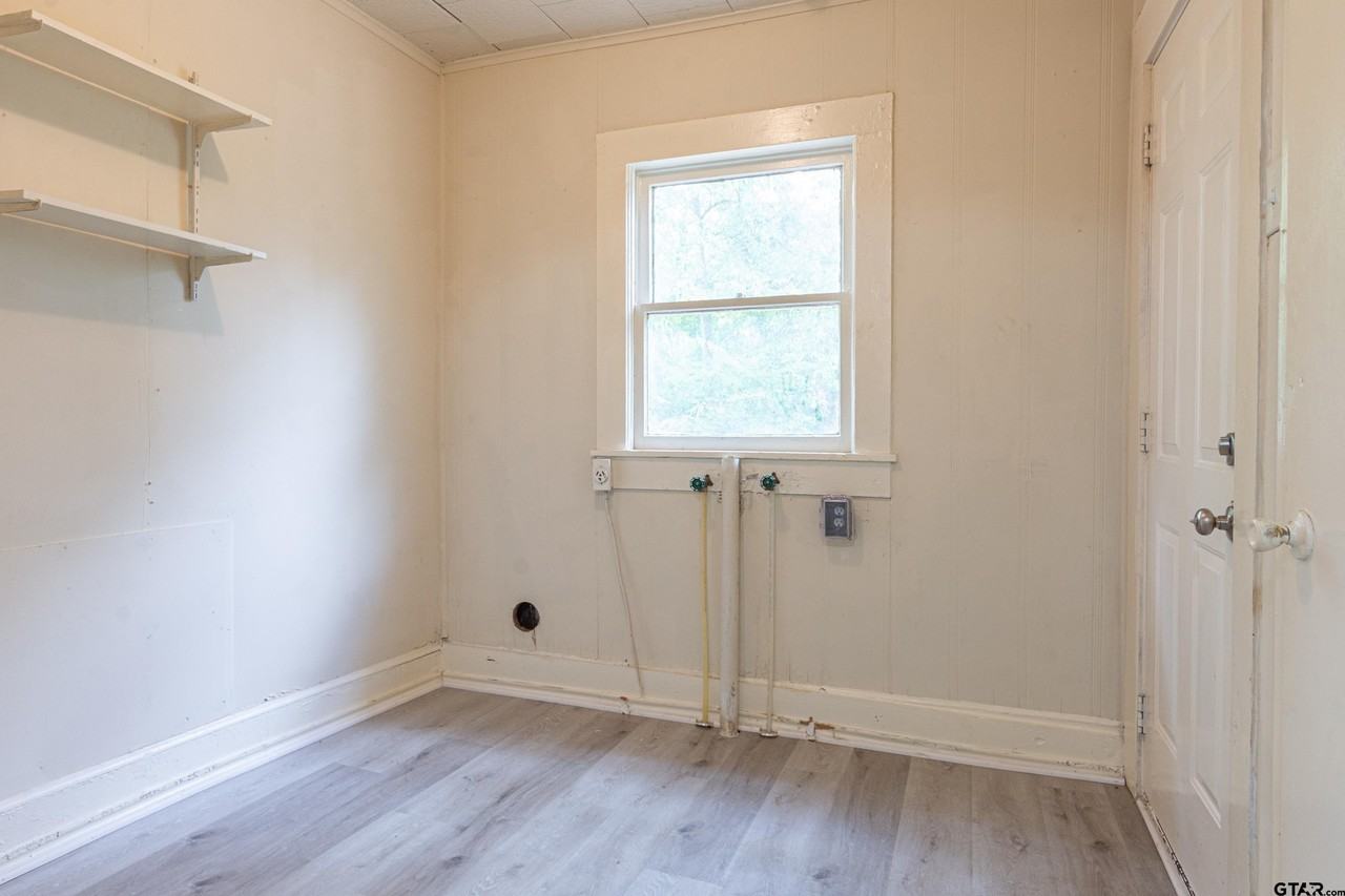 1118 E Houston St - Photo 7 of 12