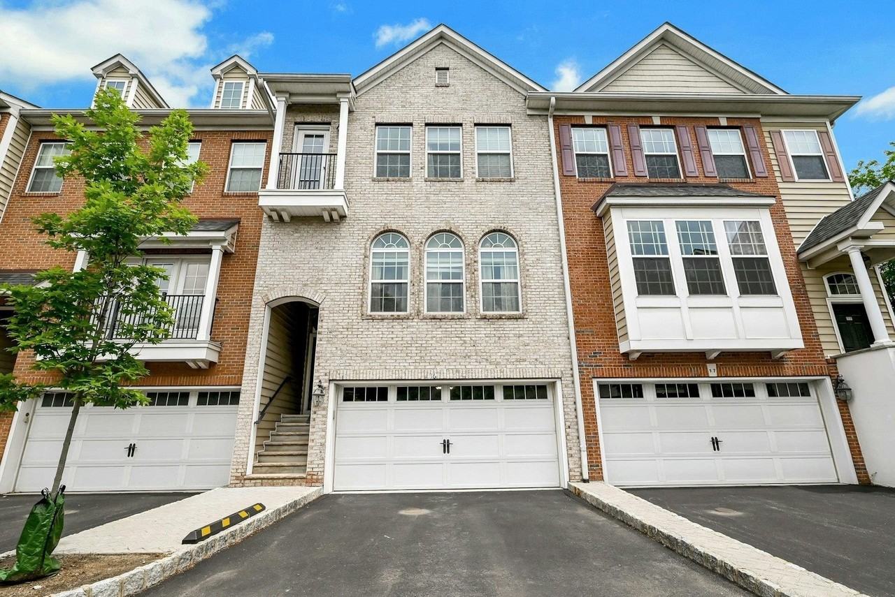 16 Creekside Ct