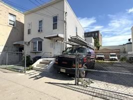 featured image of 920 21st St ## 922