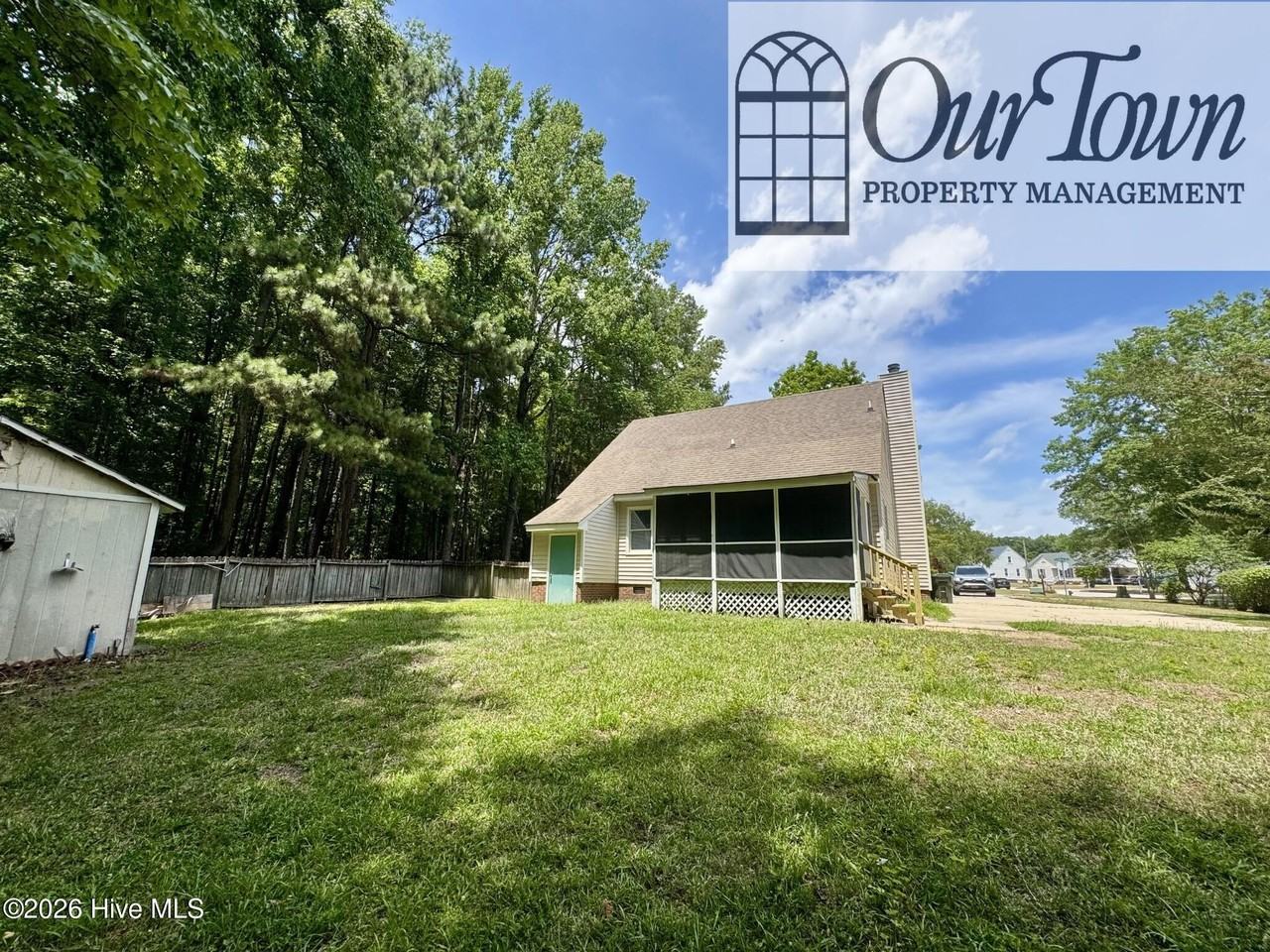 3003 Woodgreen Dr N - Photo 2 of 15