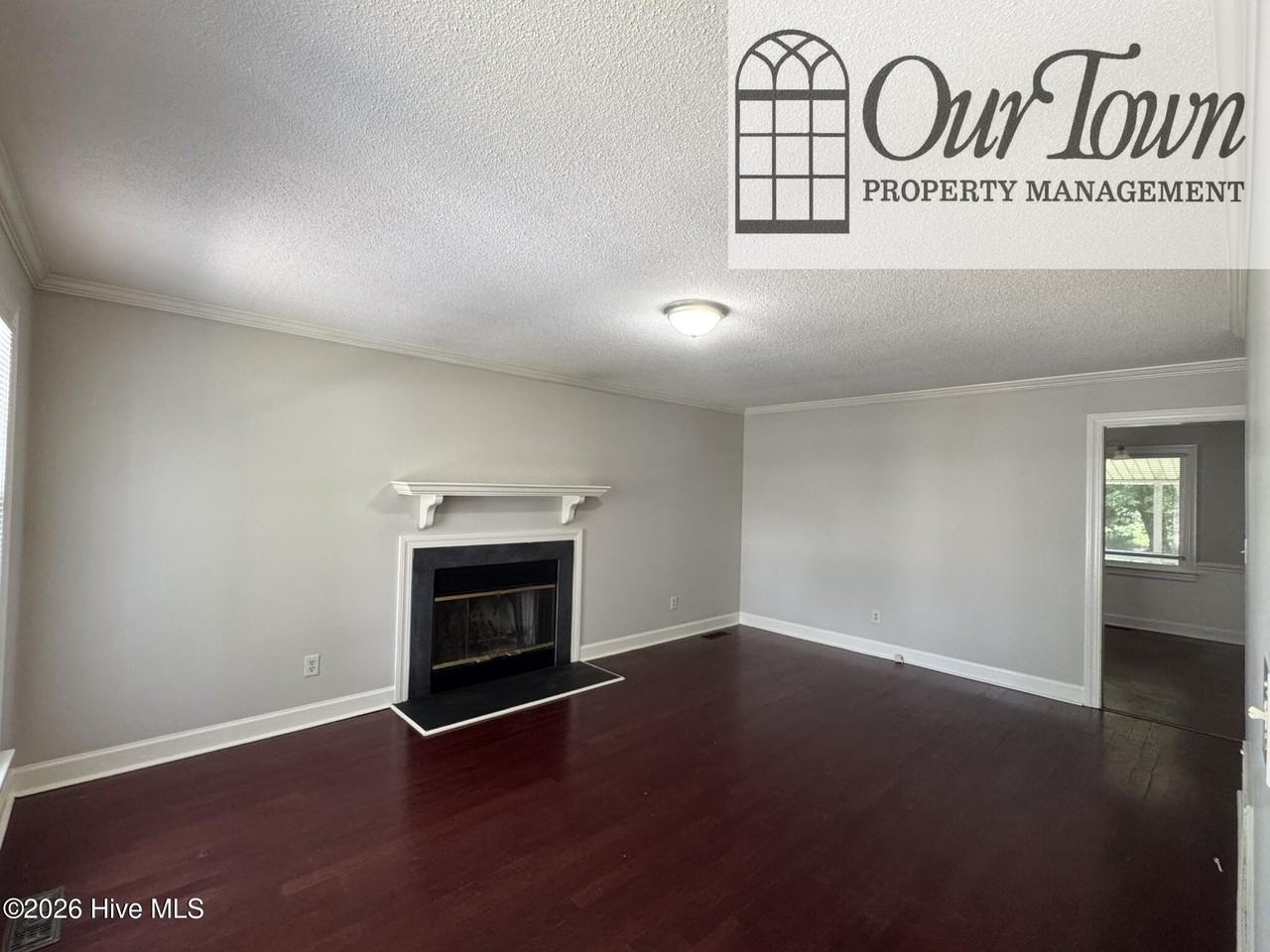 3003 Woodgreen Dr N - Photo 3 of 15