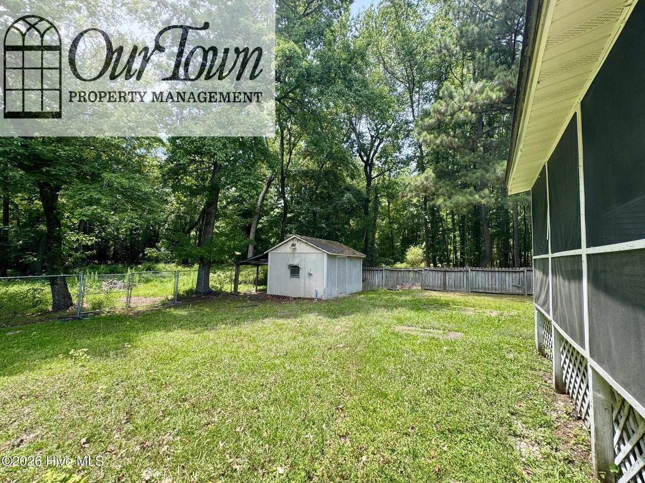 3003 Woodgreen Dr N - Photo 4 of 15