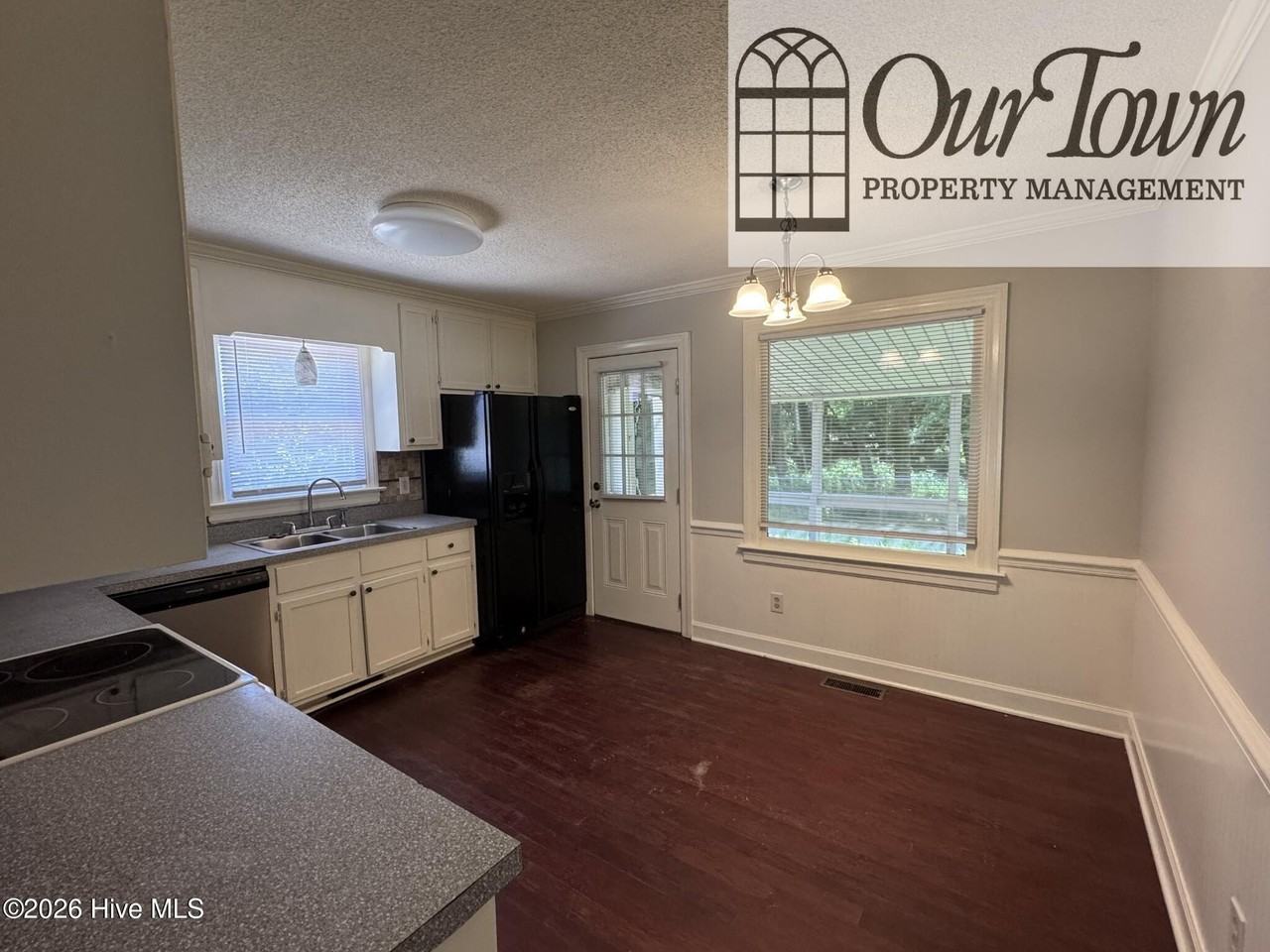 3003 Woodgreen Dr N - Photo 5 of 15
