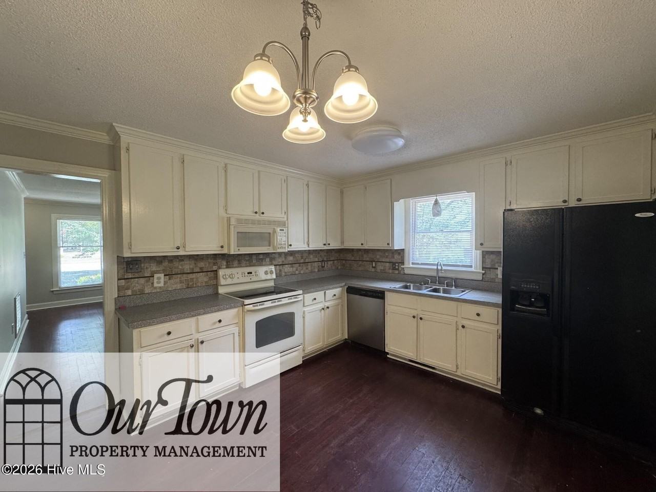 3003 Woodgreen Dr N - Photo 6 of 15