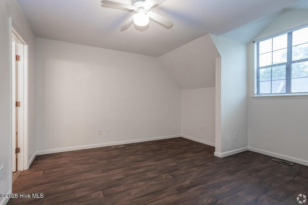 905 Allen Rd #D2 - Photo 6 of 12
