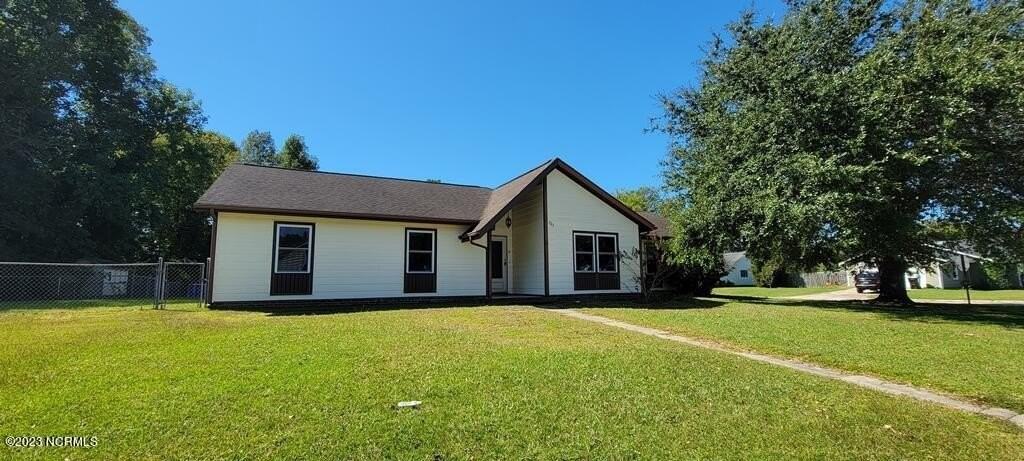 527 Raintree Cir - Photo 3 of 29