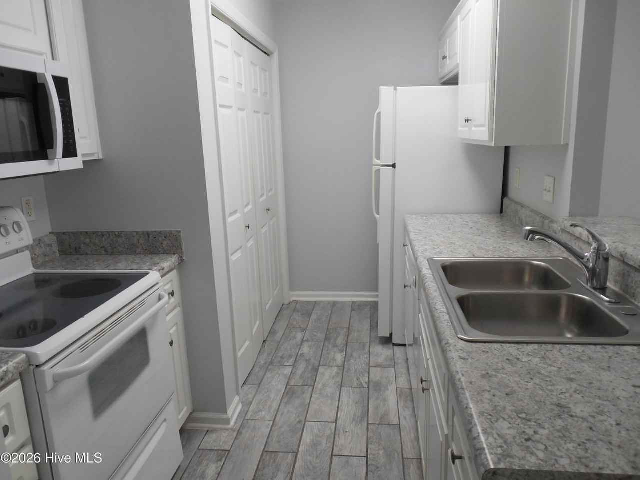 420 Northrop Pl - Photo 2 of 12