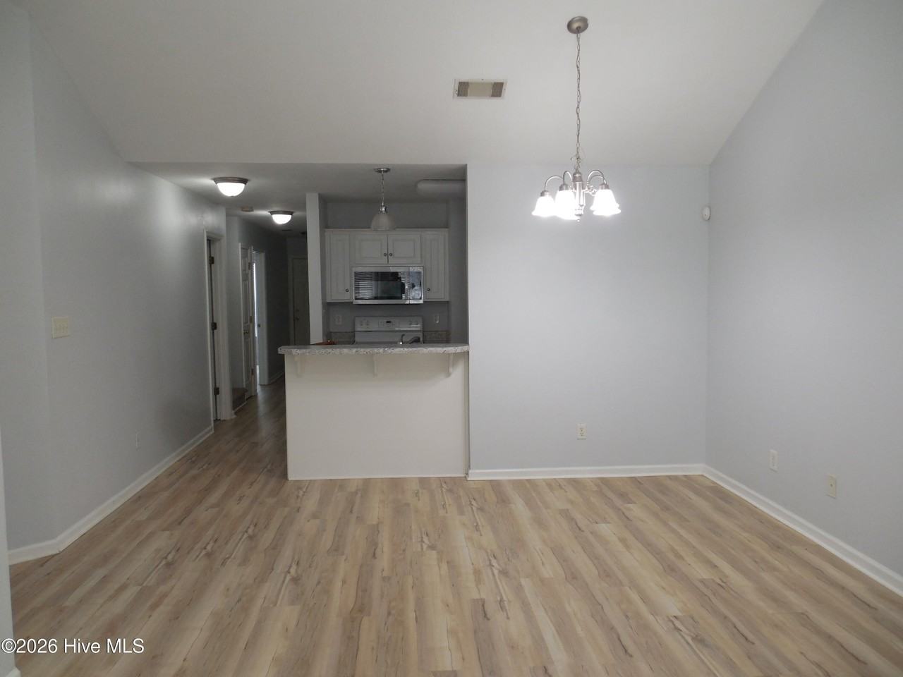 420 Northrop Pl - Photo 4 of 12