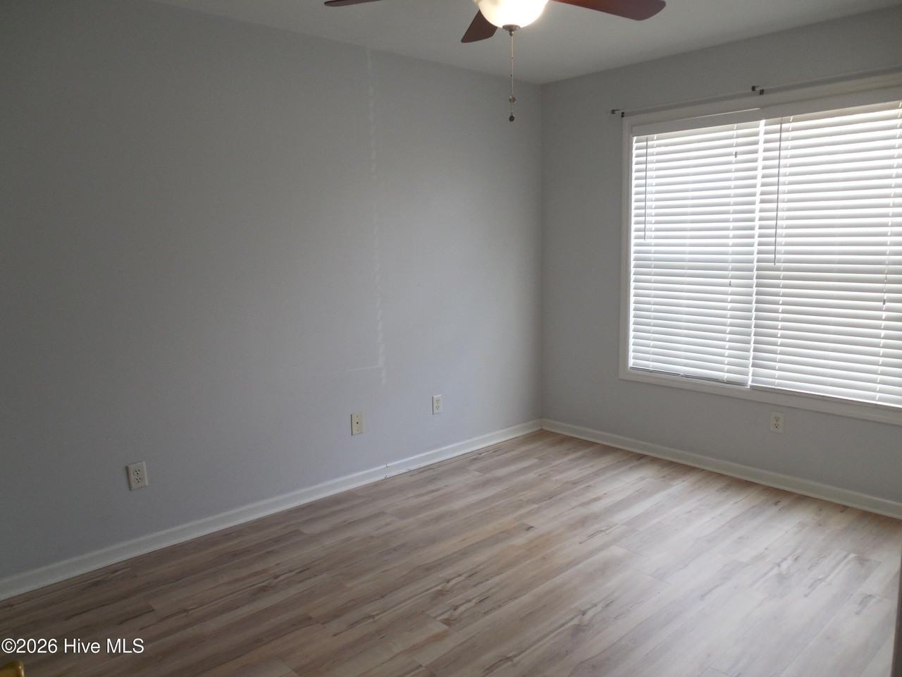 420 Northrop Pl - Photo 7 of 12