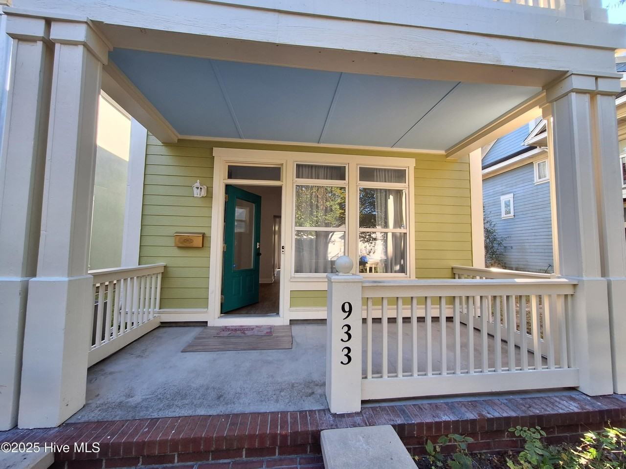 933 S 8th St - Photo 3 of 18