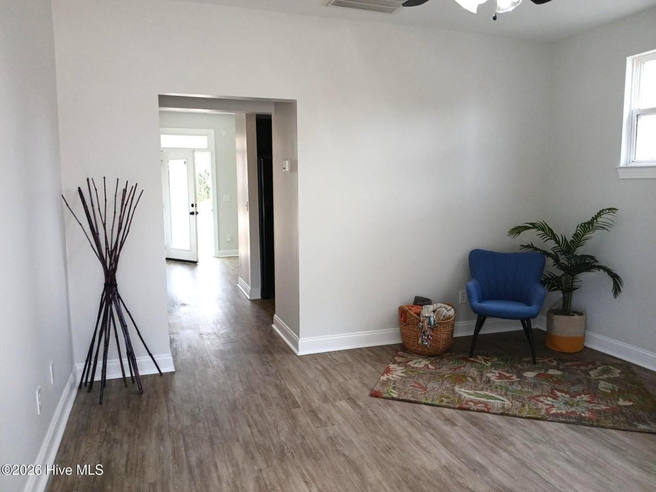 933 S 8th St - Photo 5 of 18