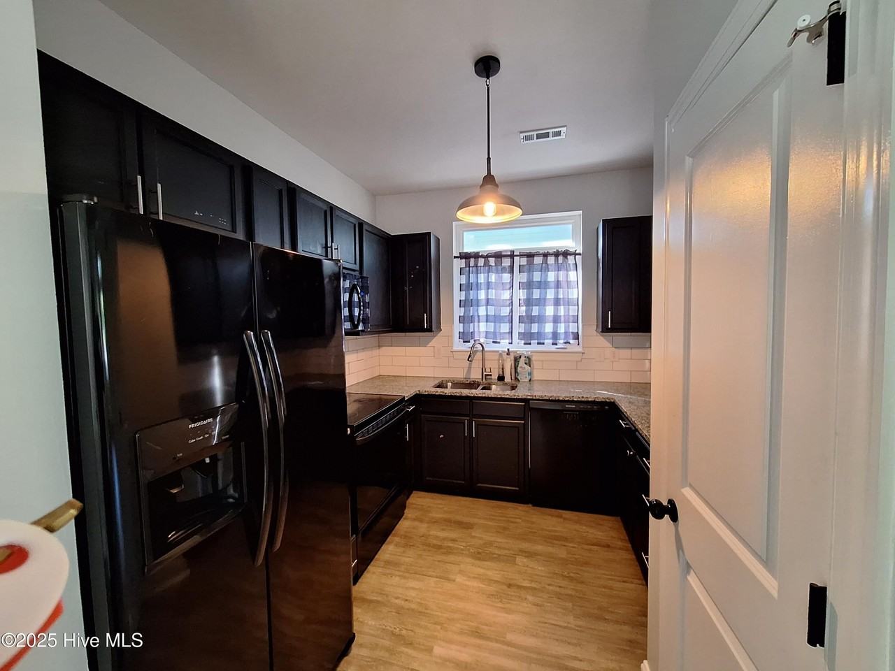 933 S 8th St - Photo 7 of 18