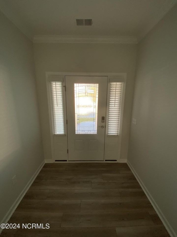 5728 Park W Circle - Photo 3 of 29