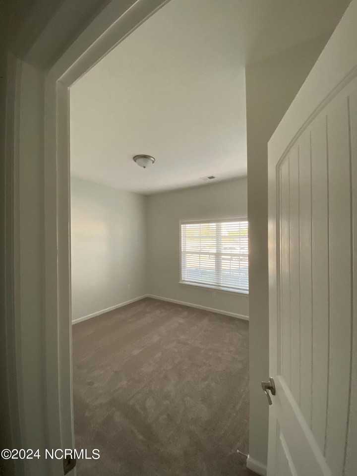 5728 Park W Circle - Photo 5 of 29