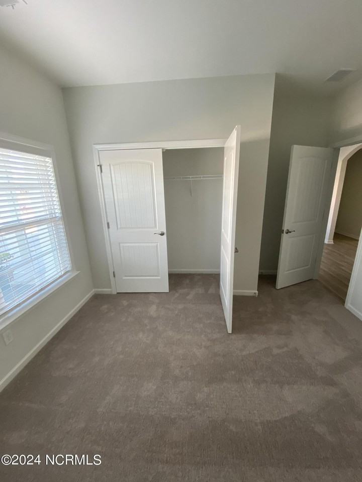 5728 Park W Circle - Photo 6 of 29