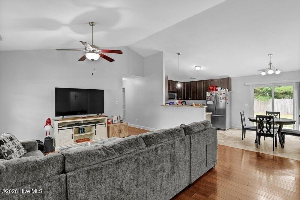1017 Ponderosa Pl - Photo 4 of 27