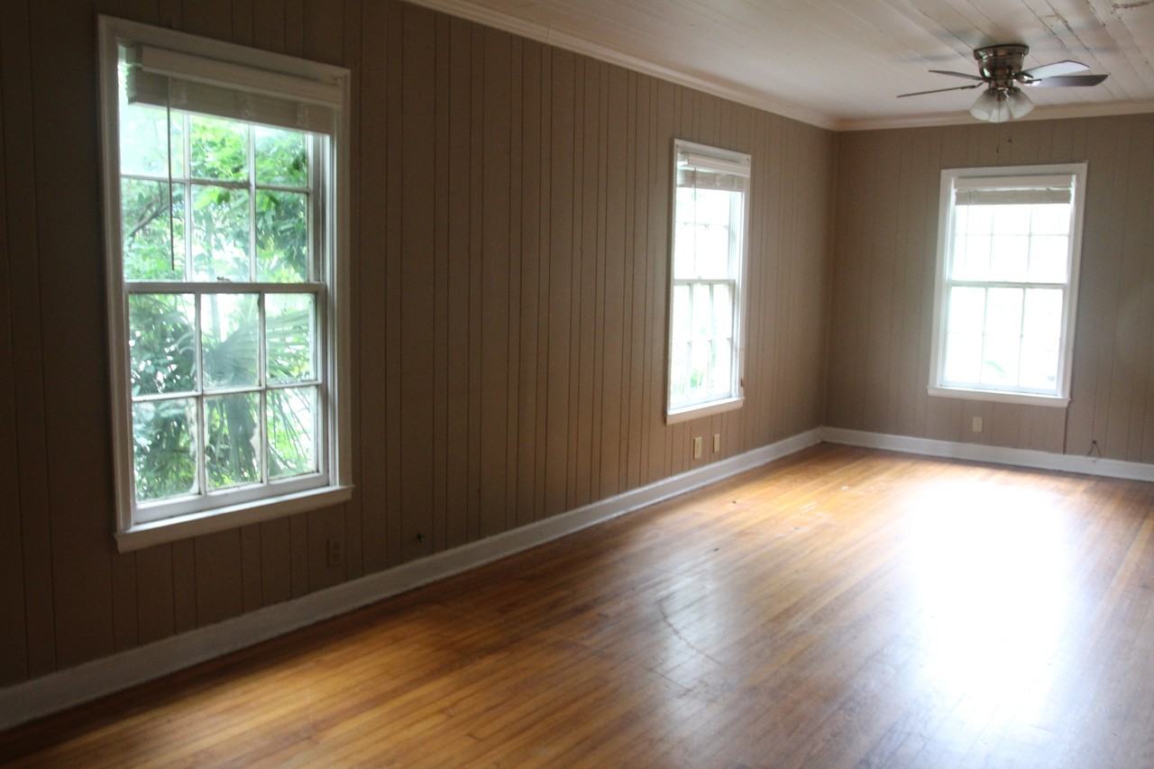 811 N Davis St #1 - Photo 3 of 12