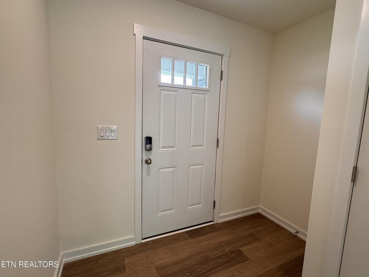574 White Oak Ln - Photo 2 of 22