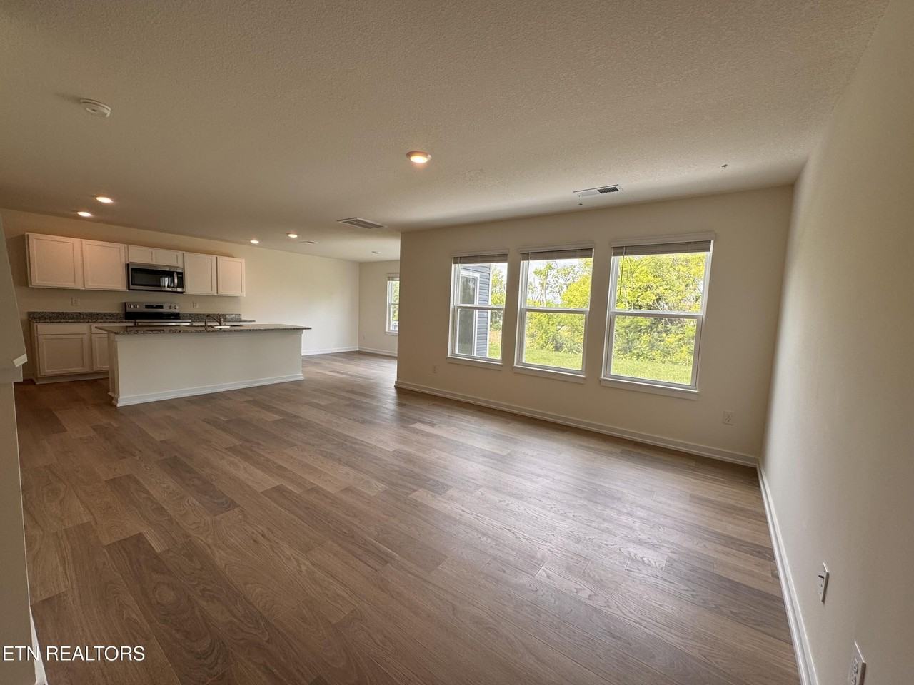 574 White Oak Ln - Photo 3 of 22