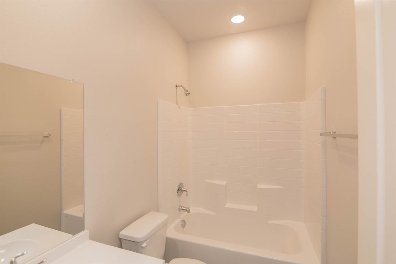 1427 Monterey Dr - Photo 4 of 21