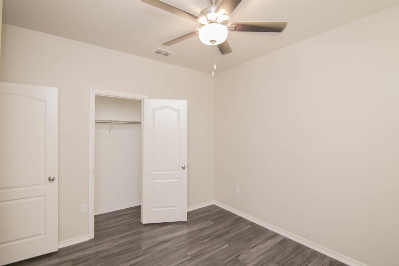 1427 Monterey Dr - Photo 7 of 21