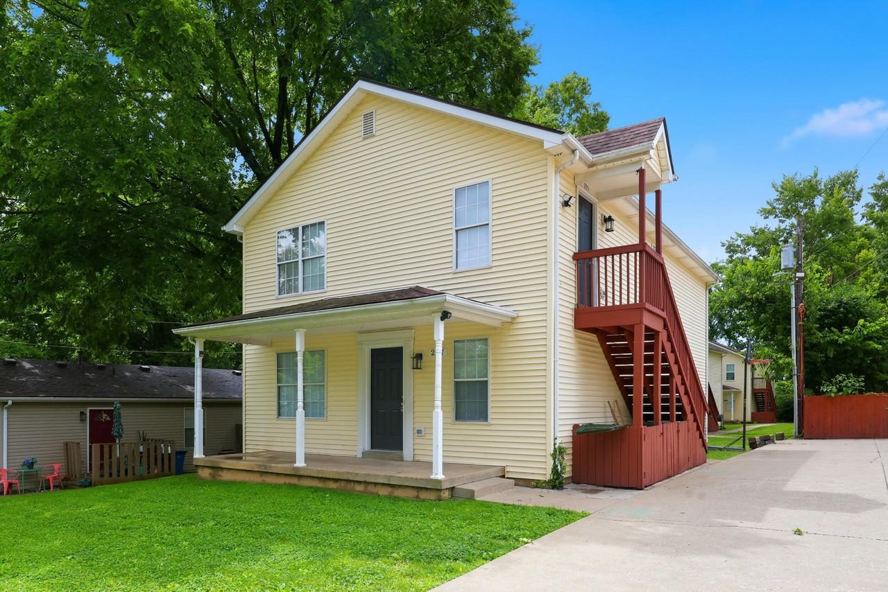 297 Young St - Photo 3 of 19