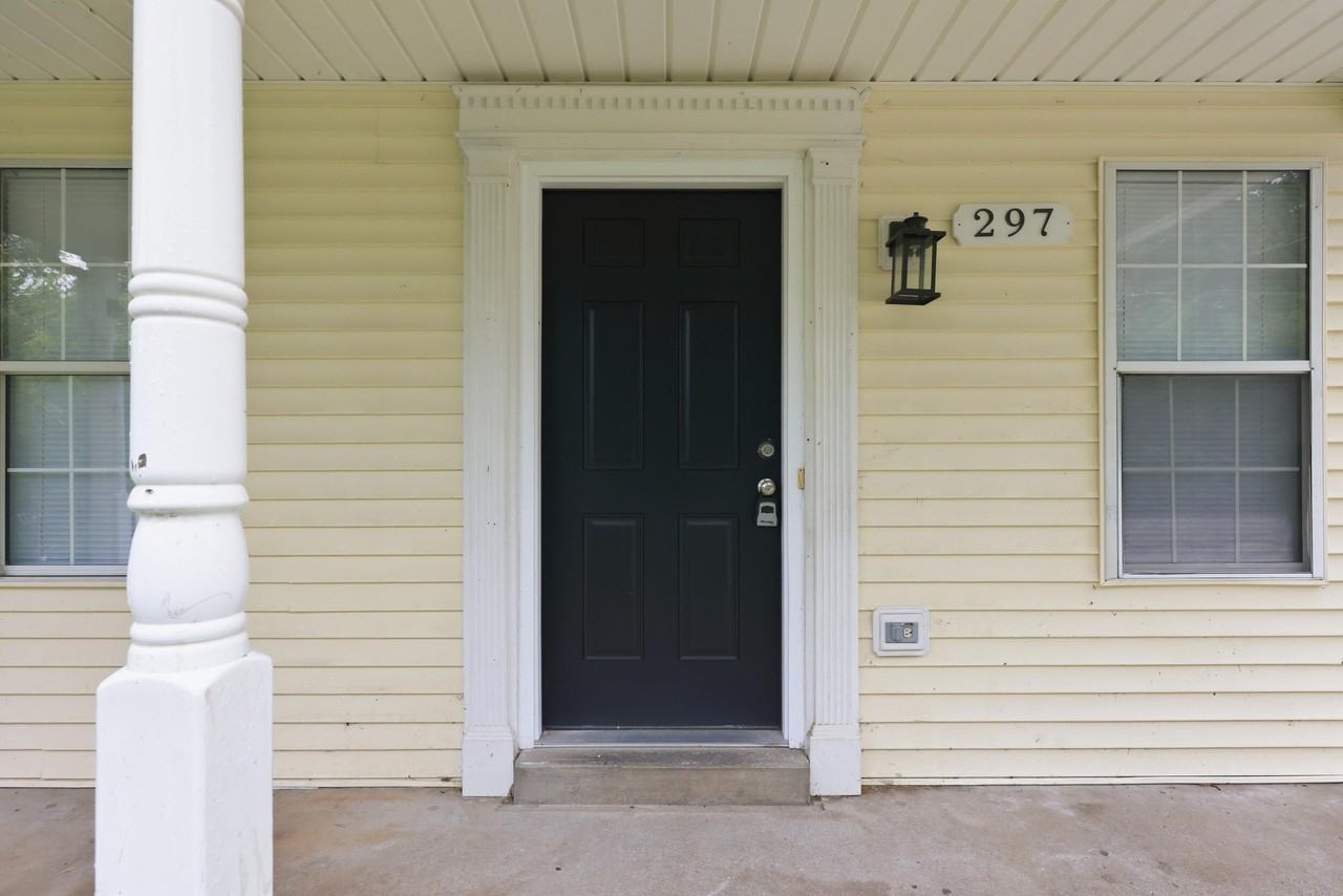 297 Young St - Photo 4 of 19