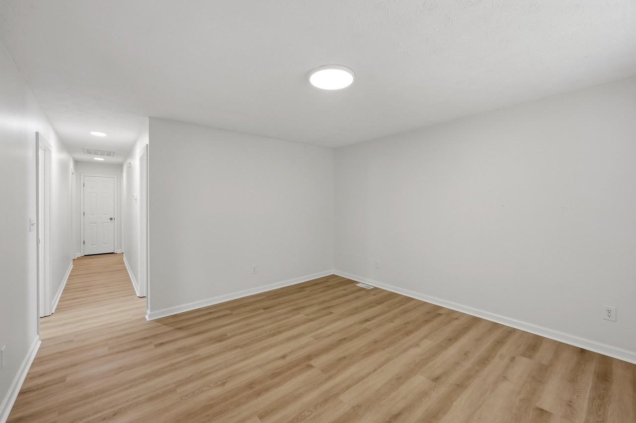 297 Young St - Photo 5 of 19
