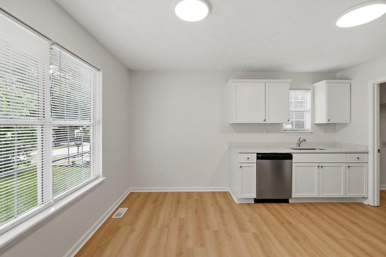 297 Young St - Photo 7 of 19