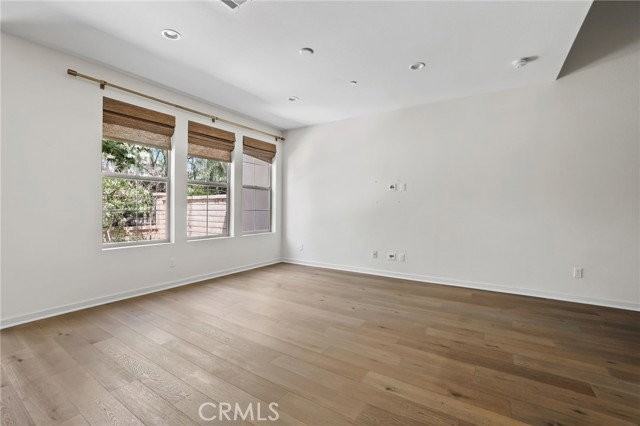 148 Winnett - Photo 2 of 8