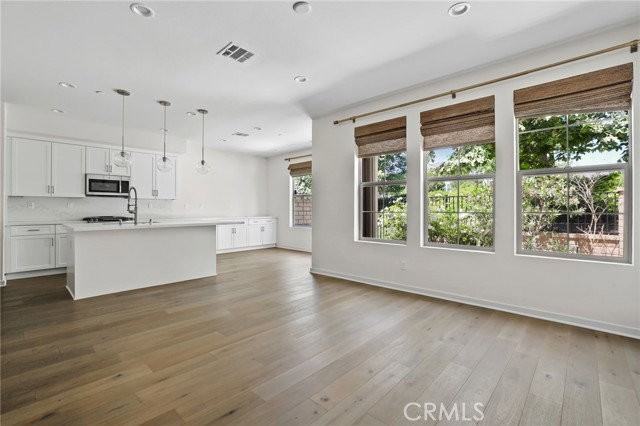 148 Winnett - Photo 3 of 8