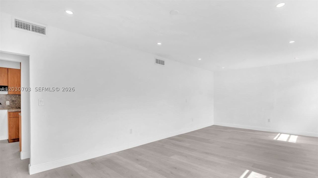 1365 Nw 55th Ter #B - Photo 3 of 23