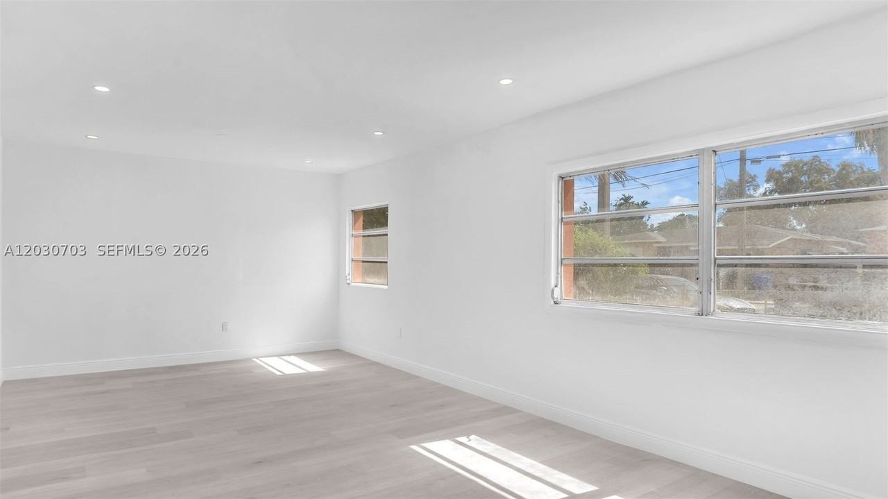 1365 Nw 55th Ter #B - Photo 7 of 23