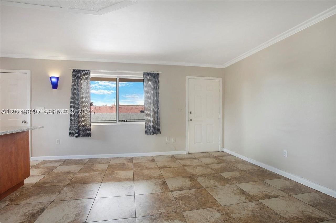 1020 Sw 7th St #9 - Photo 2 of 11